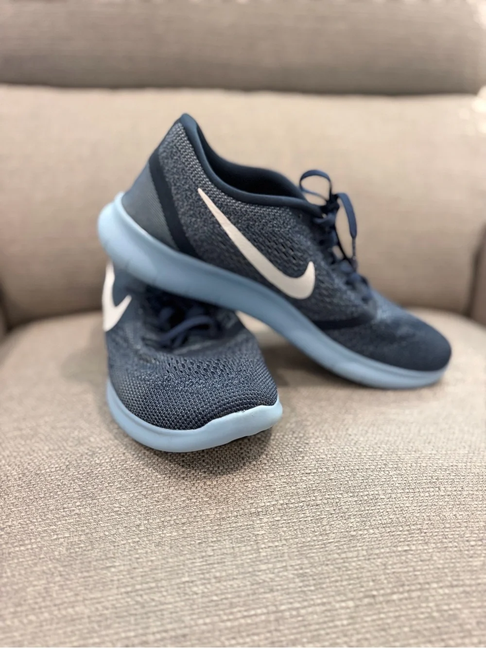 Nike men’s Navy Blue and Light Blue Knit Sneakers